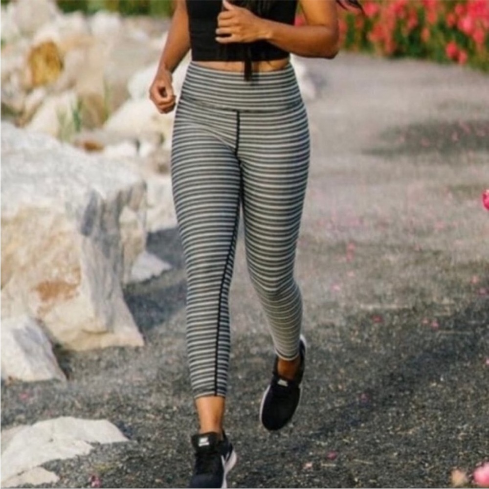Zyia Aztec Adrenaline 7/8 Black &‎ White Leggings Size 6-8